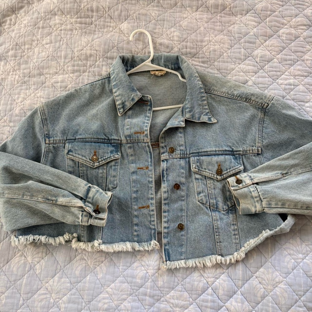 Elan Blue Cropped Jean Jacket with Distressed Hem